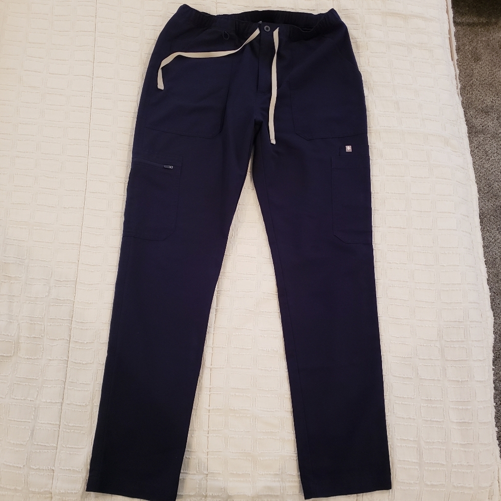 Men's navy FIGS cargo scrub bottom, size M
